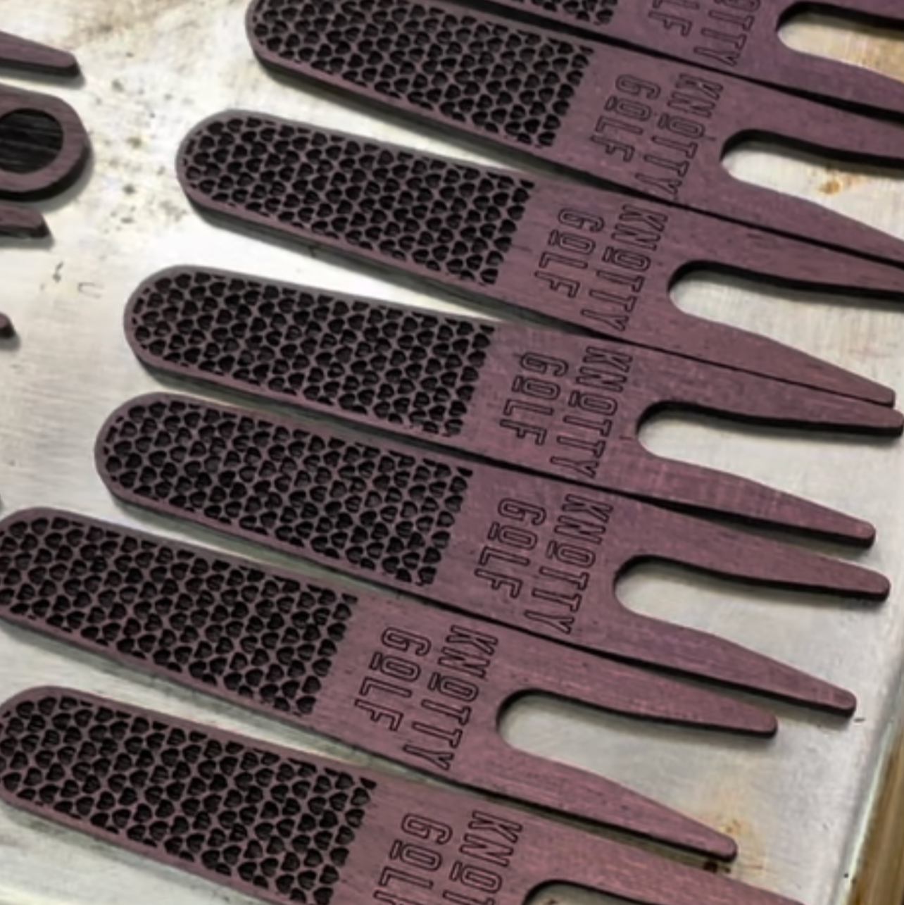 LOVE THE GREENS DIVOT TOOL