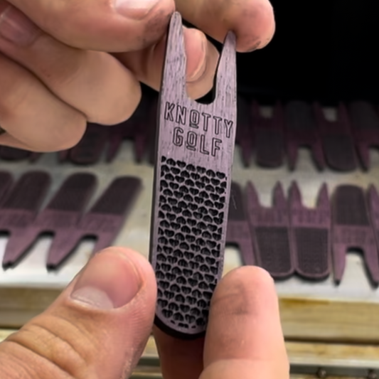 LOVE THE GREENS DIVOT TOOL